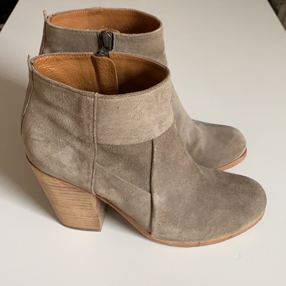 Coclico Celio Neutral Suede Booties